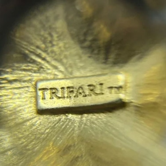 Vintage 80s Trifari Starfish Link Bracelet with Blue Jelly Cabochons - Picture 4 of 7